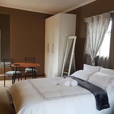 Let Us Accomodation East London Ngoại thất bức ảnh